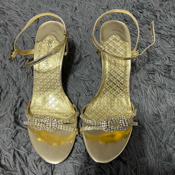 First Sight | Size 9 Gold Heels - Picture 2 of 6